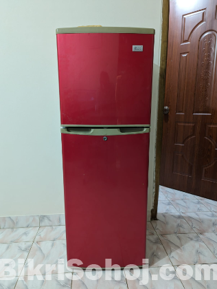 Refrigerator & Fridge:  ECO+ BCD-134